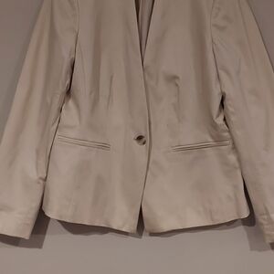 Elegant Cream Women's Blazer